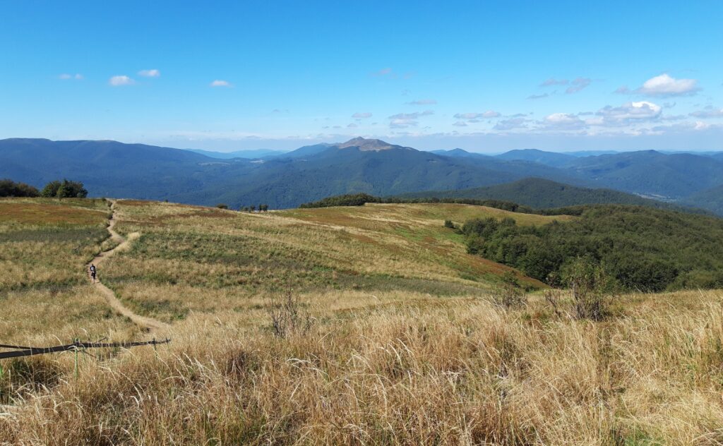 Obrazek posiada pusty atrybut alt; plik o nazwie Podejscie-widok-na-poloniny-1024x632.jpg
